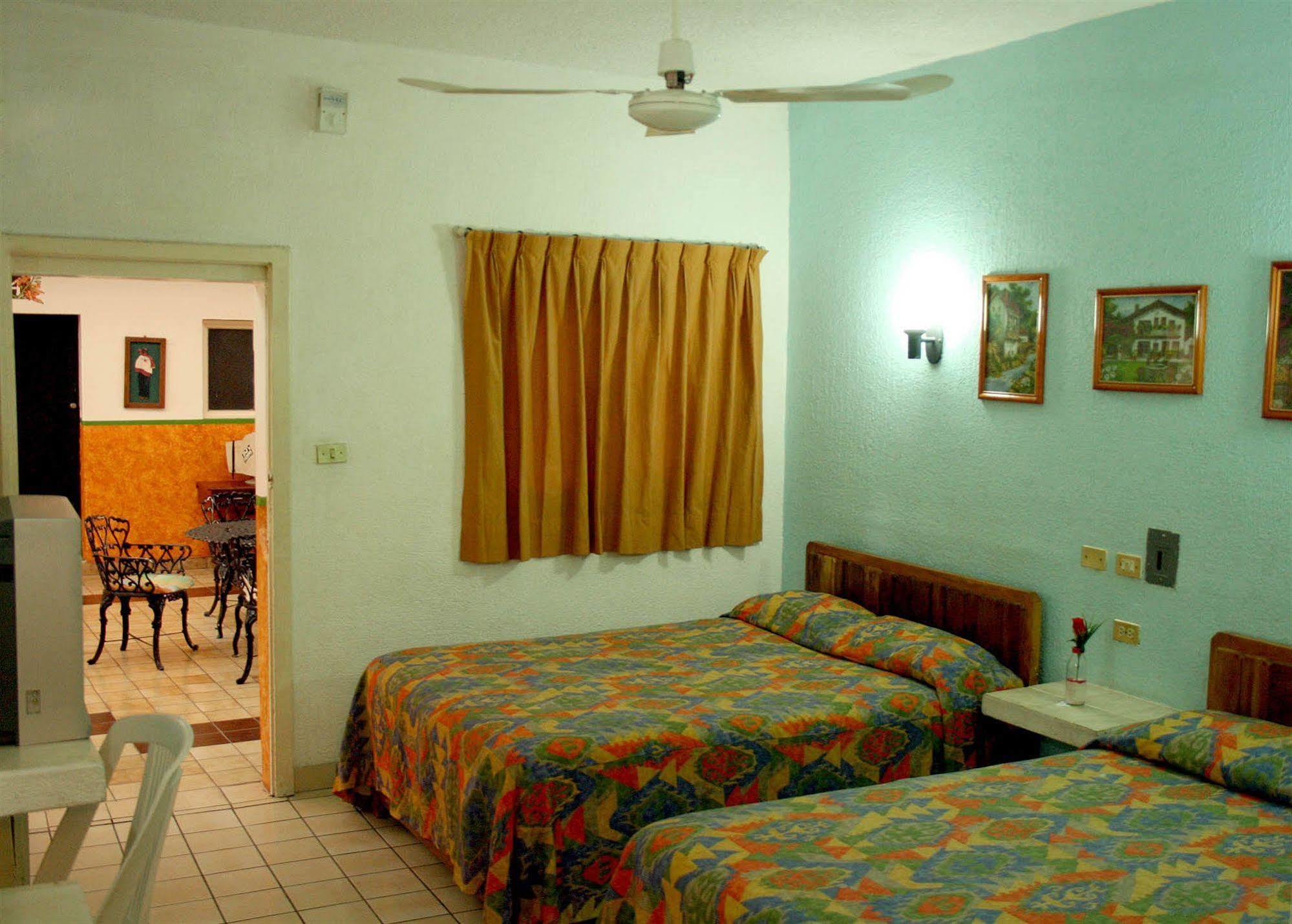 Hotel Cervantino Tapachula Buitenkant foto